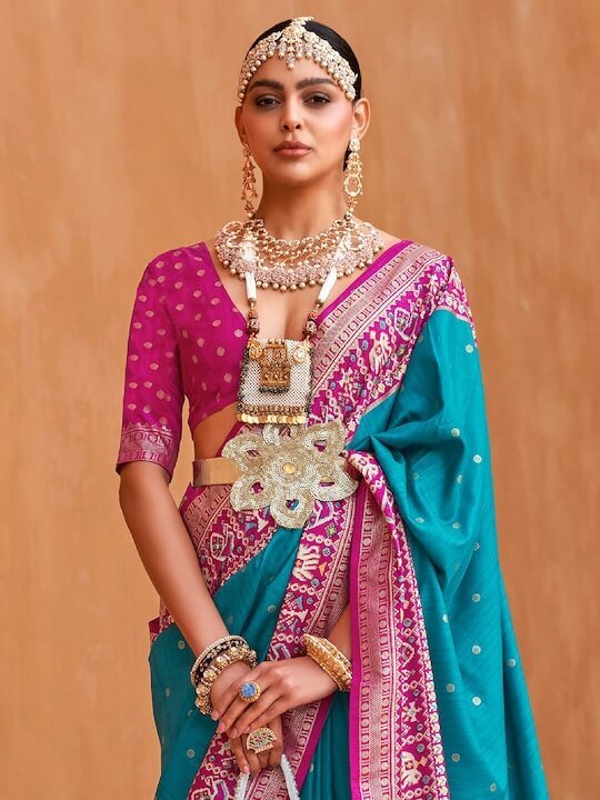 Gorgeous Women Showcasing her lehga she bought from best online leg shopping site in India